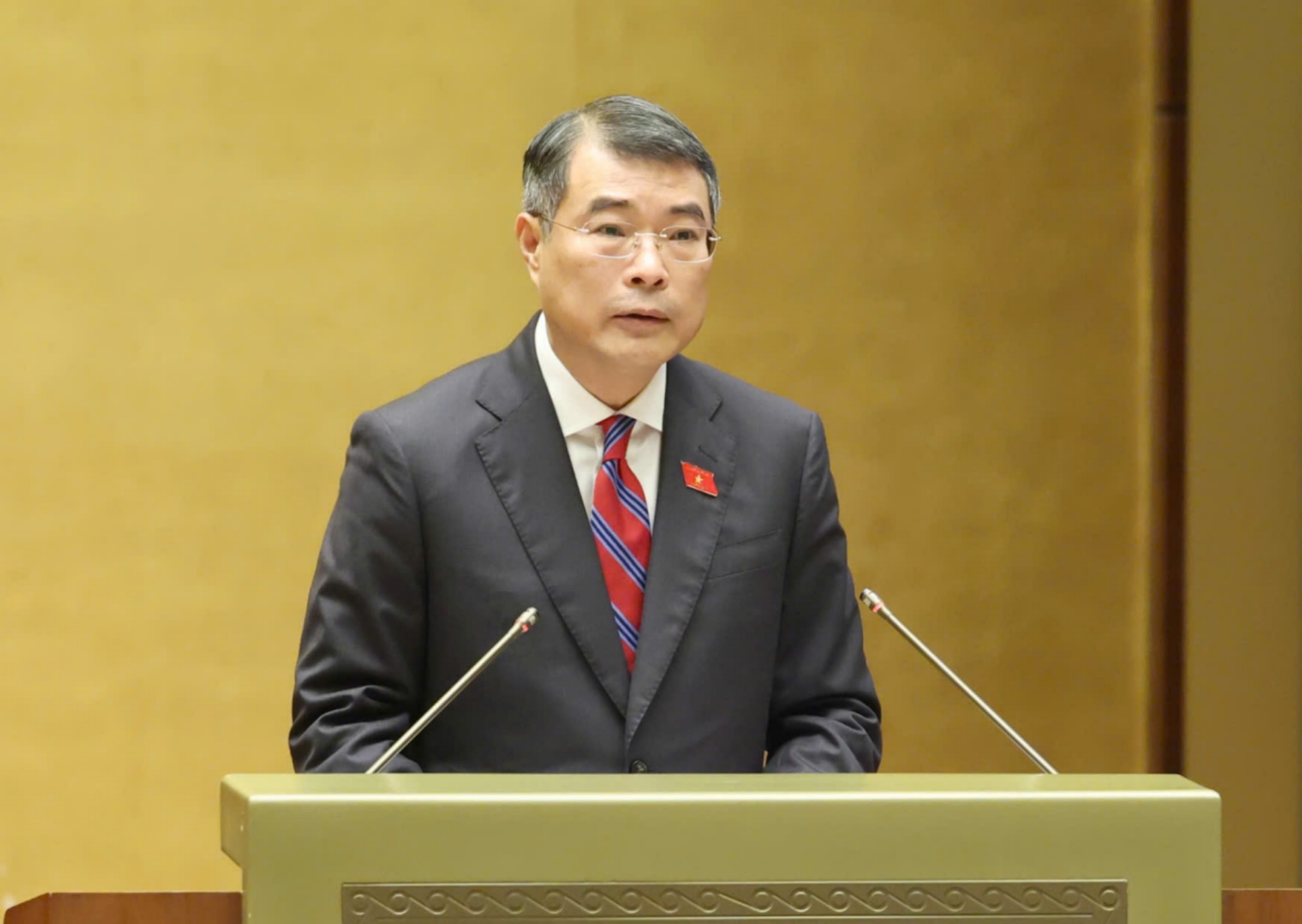 Zweistellige Wachstumsrate anstreben und Makrowirtschaft stabilisieren